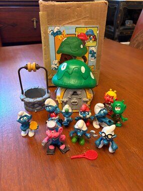 Rare Vintage Smurf Village Playset Lot Mushroom House, Wishing Well & 10 Figures